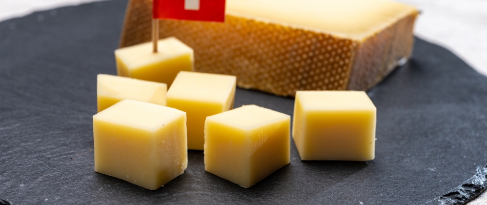 Le gruyère, le fromage suisse dont on raffole - Minizap Chambery