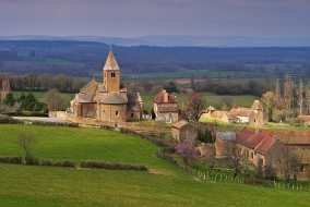 Considérée comme la porte d'entrée de la Bourgogne, la commune de Tournus est aussi qualifiée de cité d'art et d'Histoire.