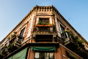 Le quartier de San Telmo séduit les amateurs d'architecture par ses maisonnettes biscornues et colorées.