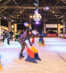 La patinoire en glace fait son retour sous la Grenette