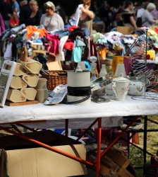 Vide - grenier Association Arc en ci'Elles